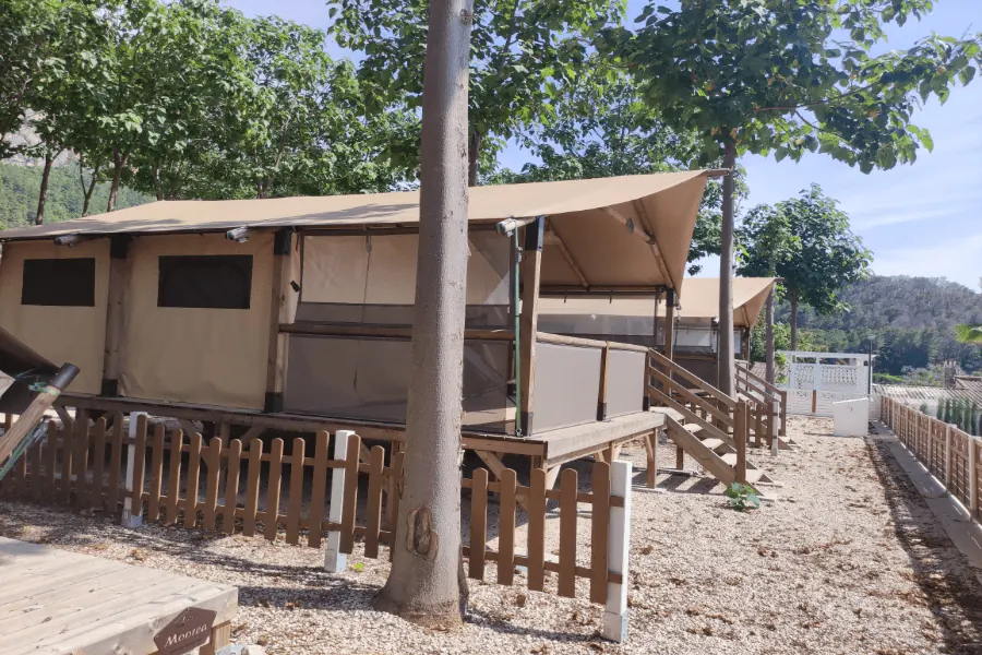 Instalación de Césped Artificial en Camping Gandía